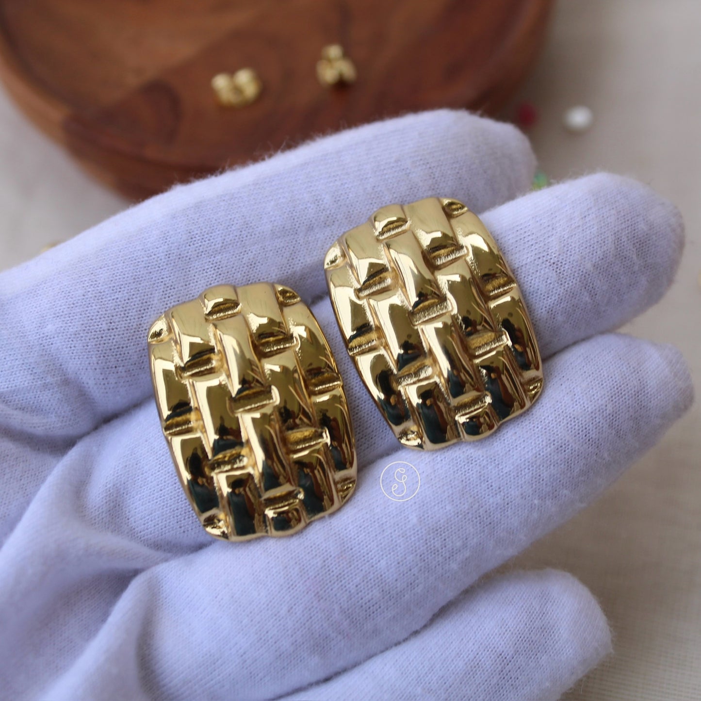Stunning Golden Anti-tarnish Studs Earrings
