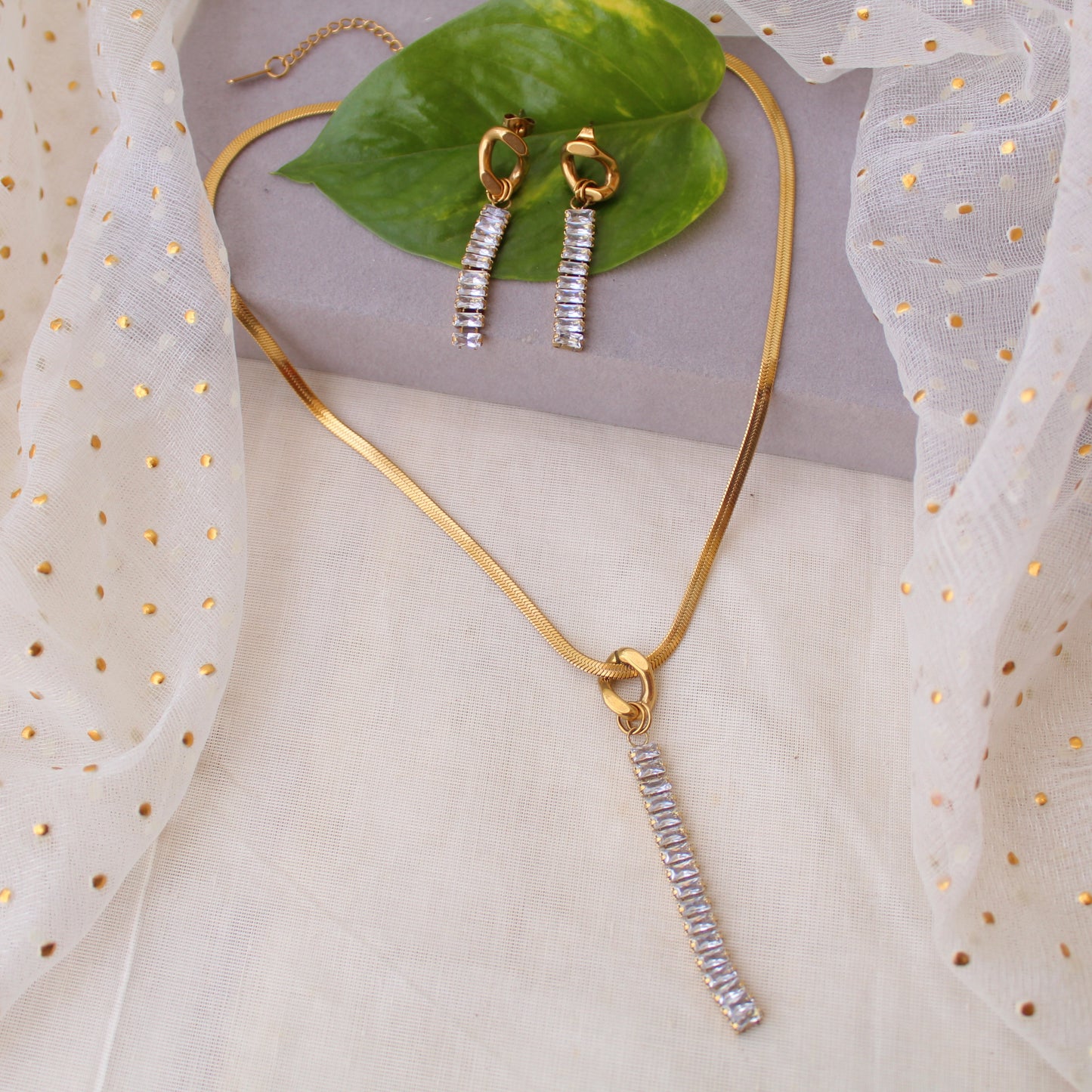 Super Stylish Golden Chains & Earrings Set
