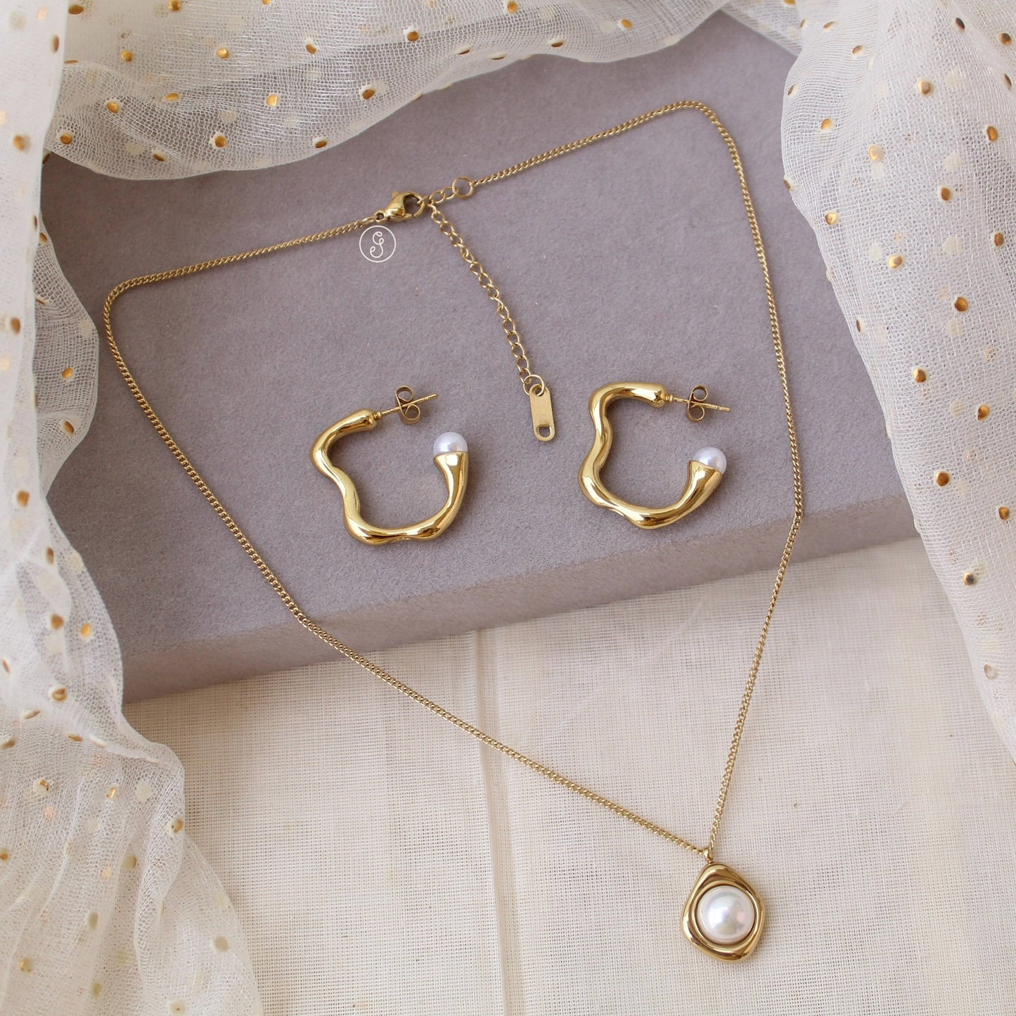 Golden Anti Tarnish Chain Pendant & Earrings