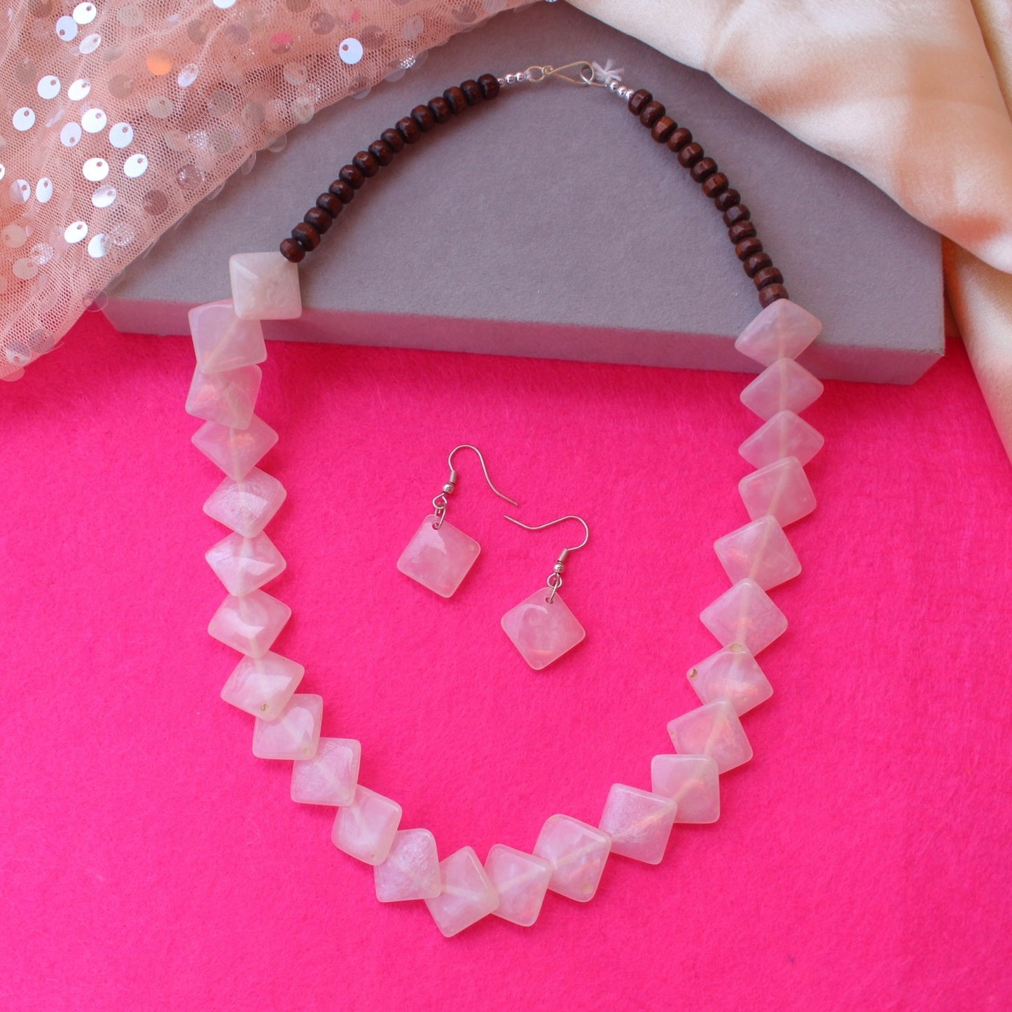 White Marble Textured Resin Necklace Set
