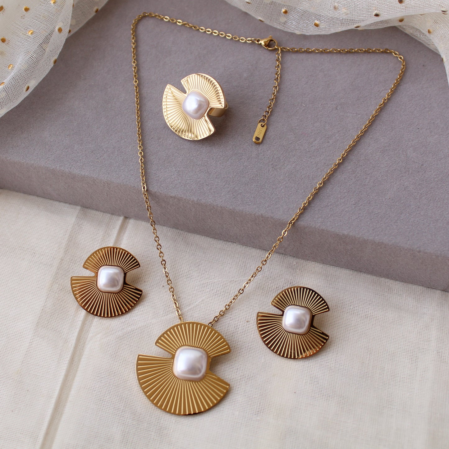 Anti-Tarnish Chain-Pendant, Earrings & Ring Combo