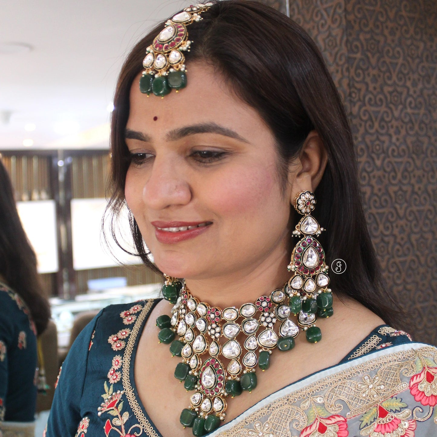 Super Gorgeous Kundan Necklace Set With Tika
