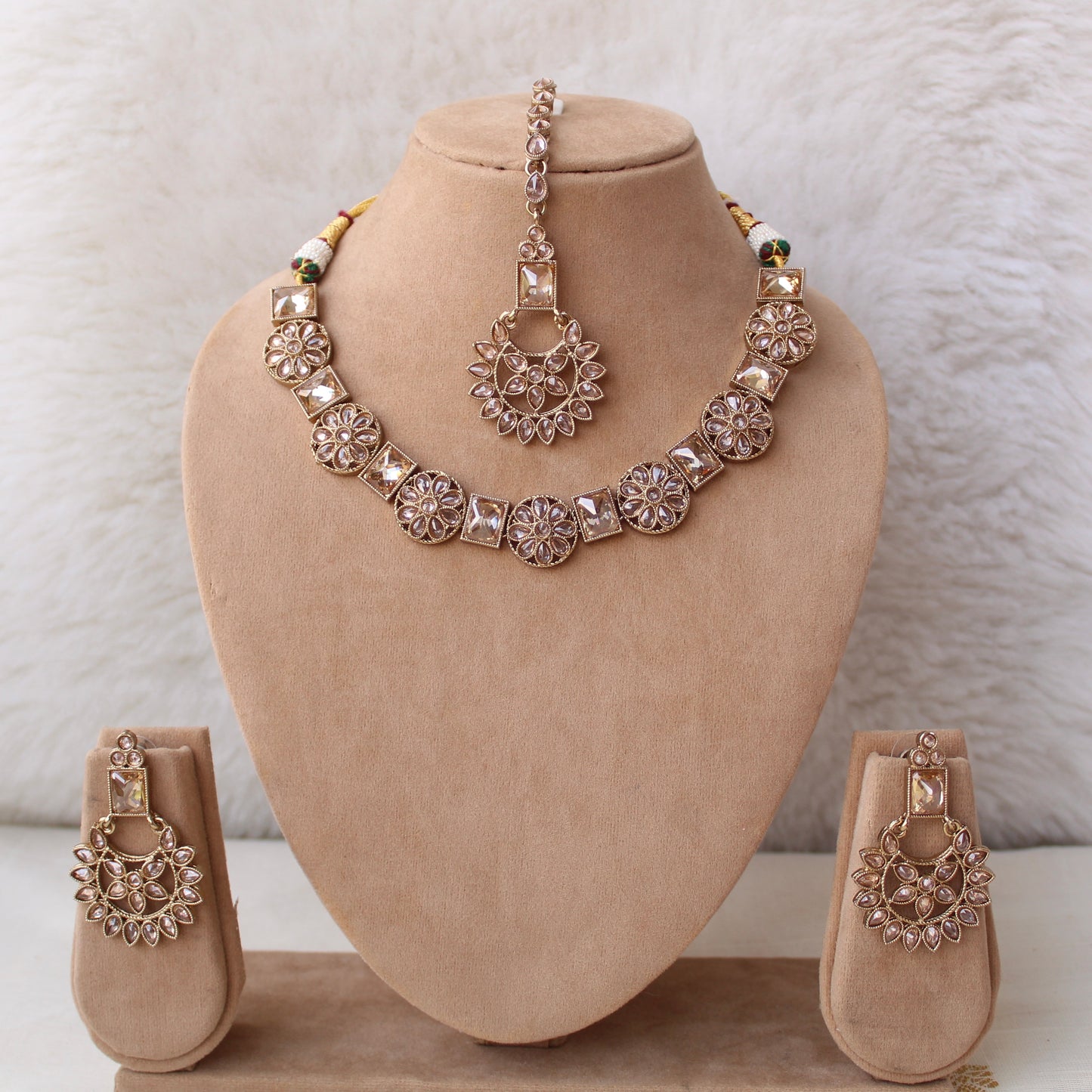 Gorgeous Golden Necklace Set With Tika