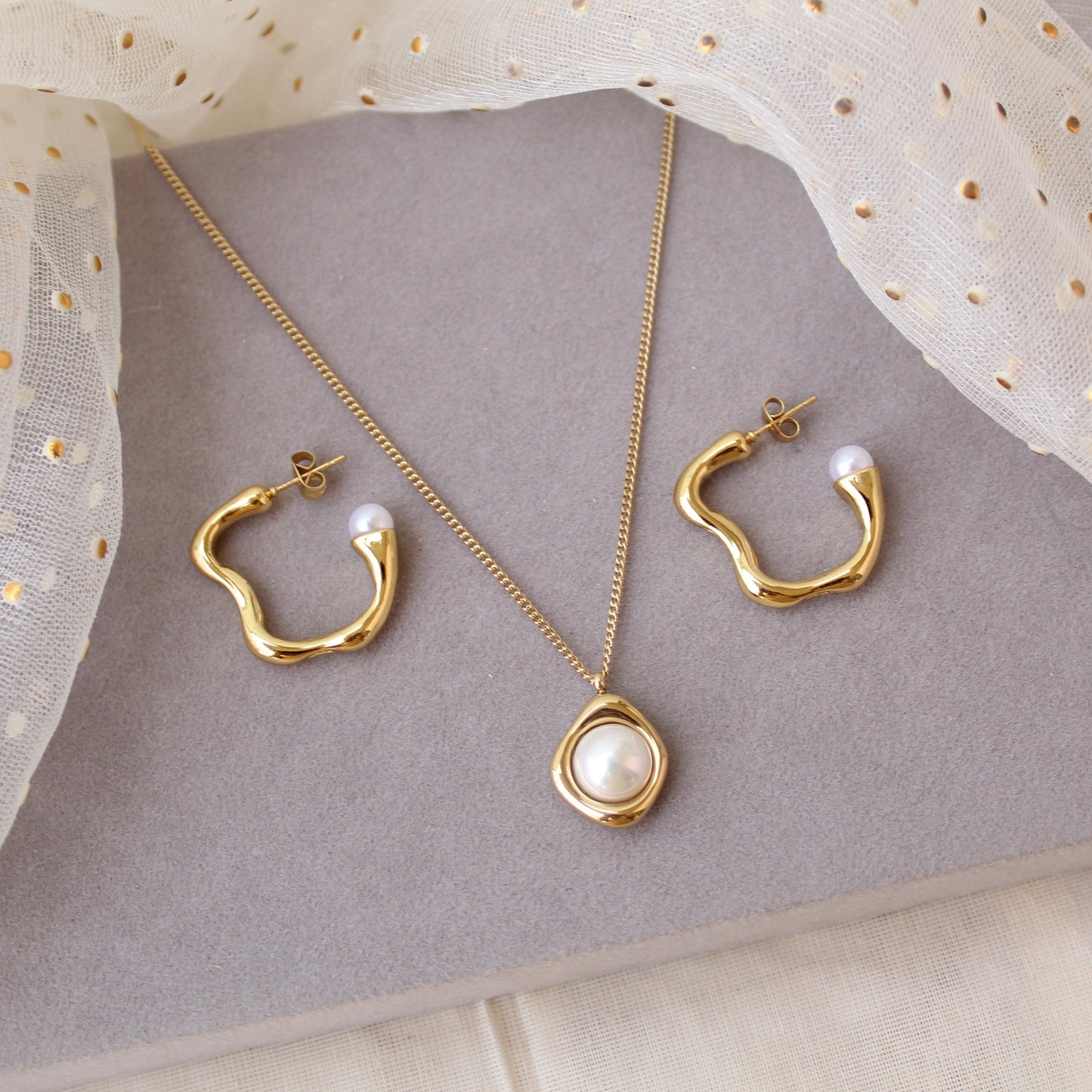 Golden Anti Tarnish Chain Pendant & Earrings