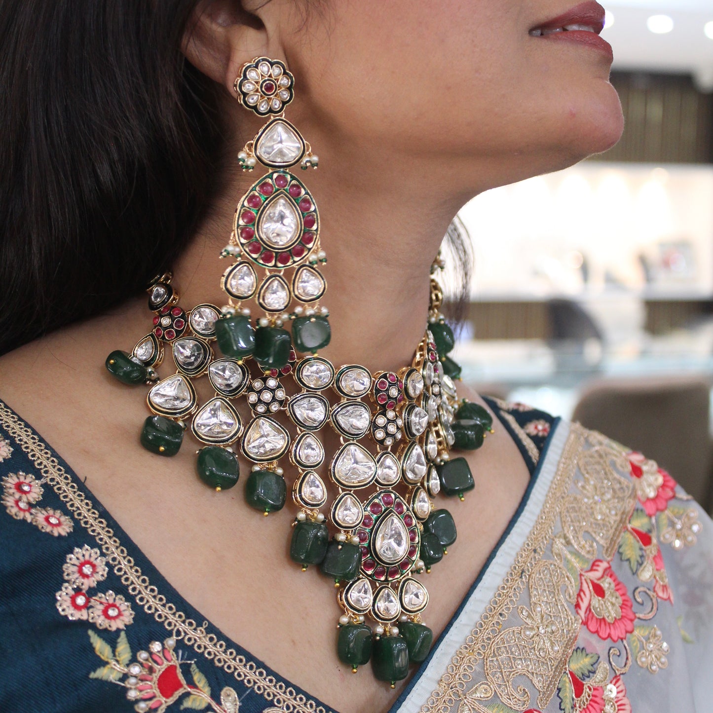 Super Gorgeous Kundan Necklace Set With Tika