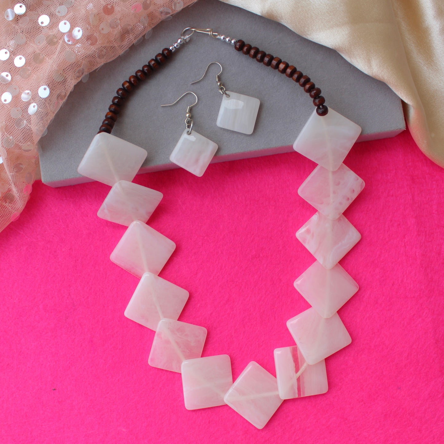 White Resin & Wooden Beads Necklace Set