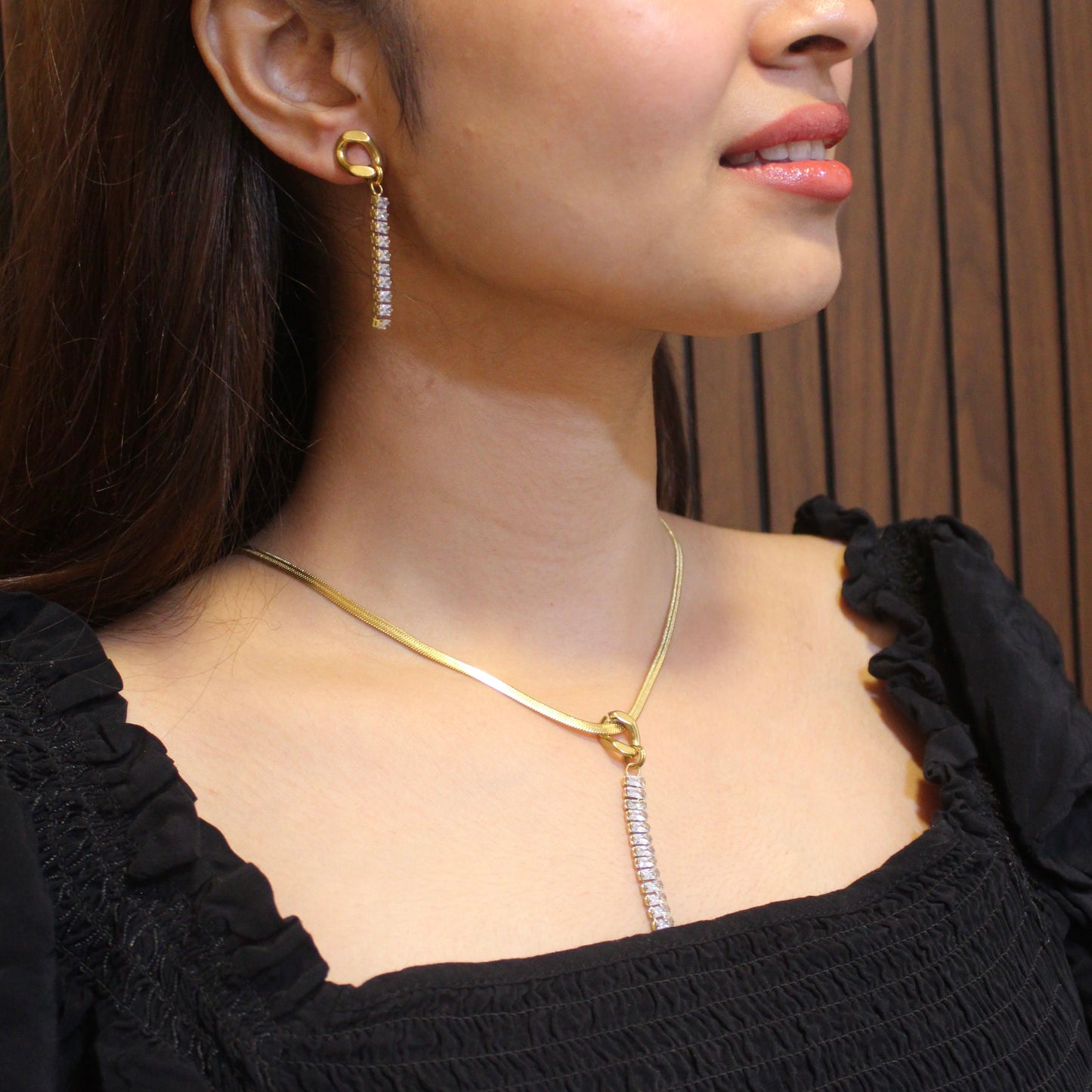 Super Stylish Golden Chains & Earrings Set