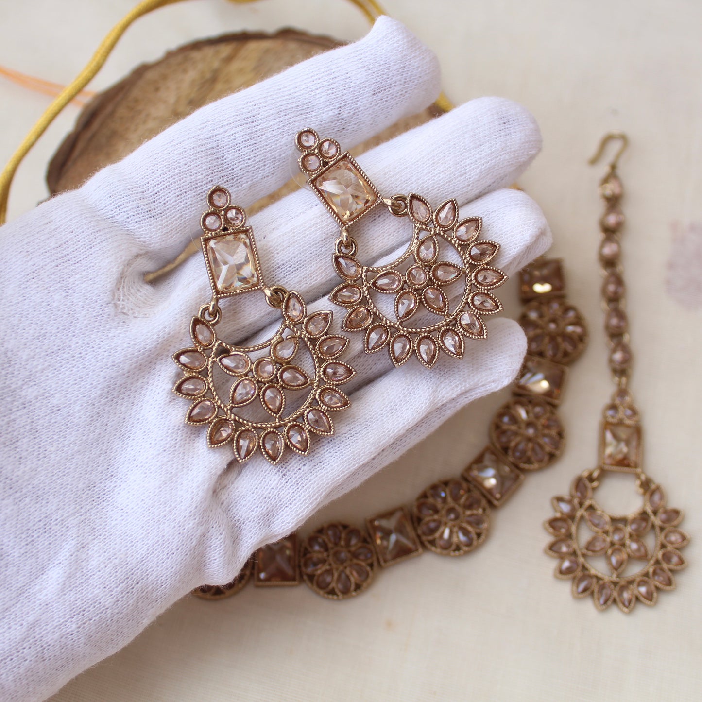 Gorgeous Golden Necklace Set With Tika