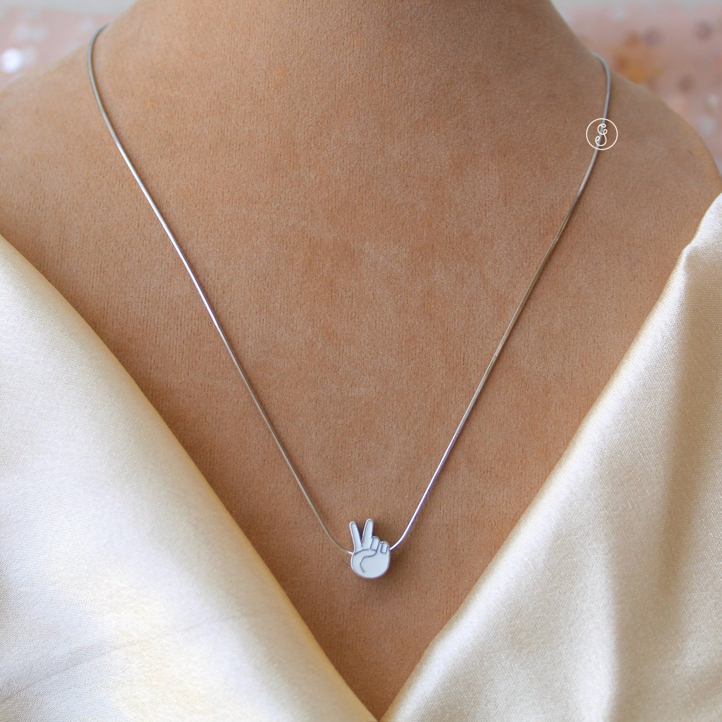 92.5 Pure Silver Chain With Victory Symbol Pendant
