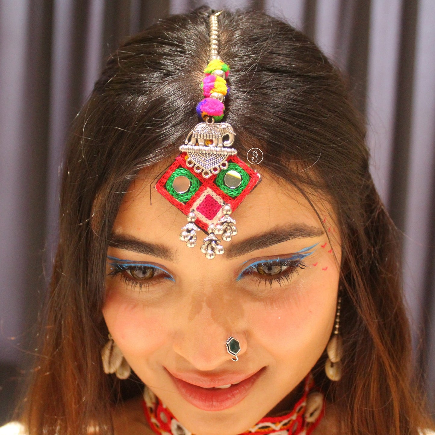 Attractive & Colourful Gamthi Maang Tika