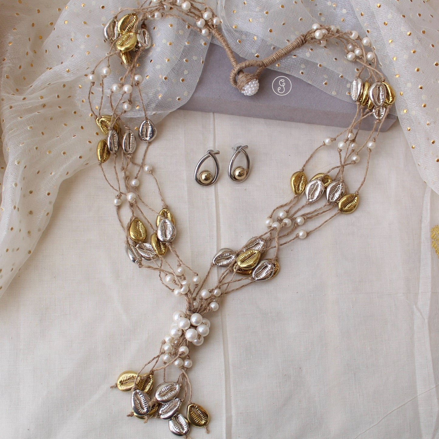 Classic Jute & Brass Shells Necklace Set