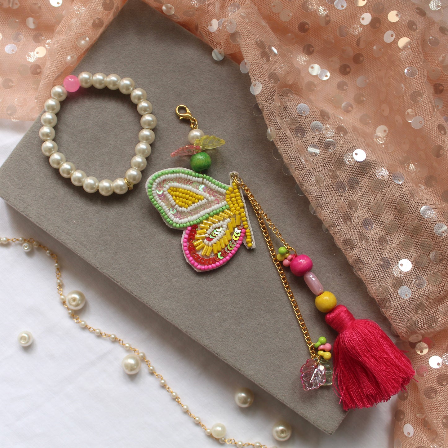 Stretchable Pearl Bracelet with Detachable Charm
