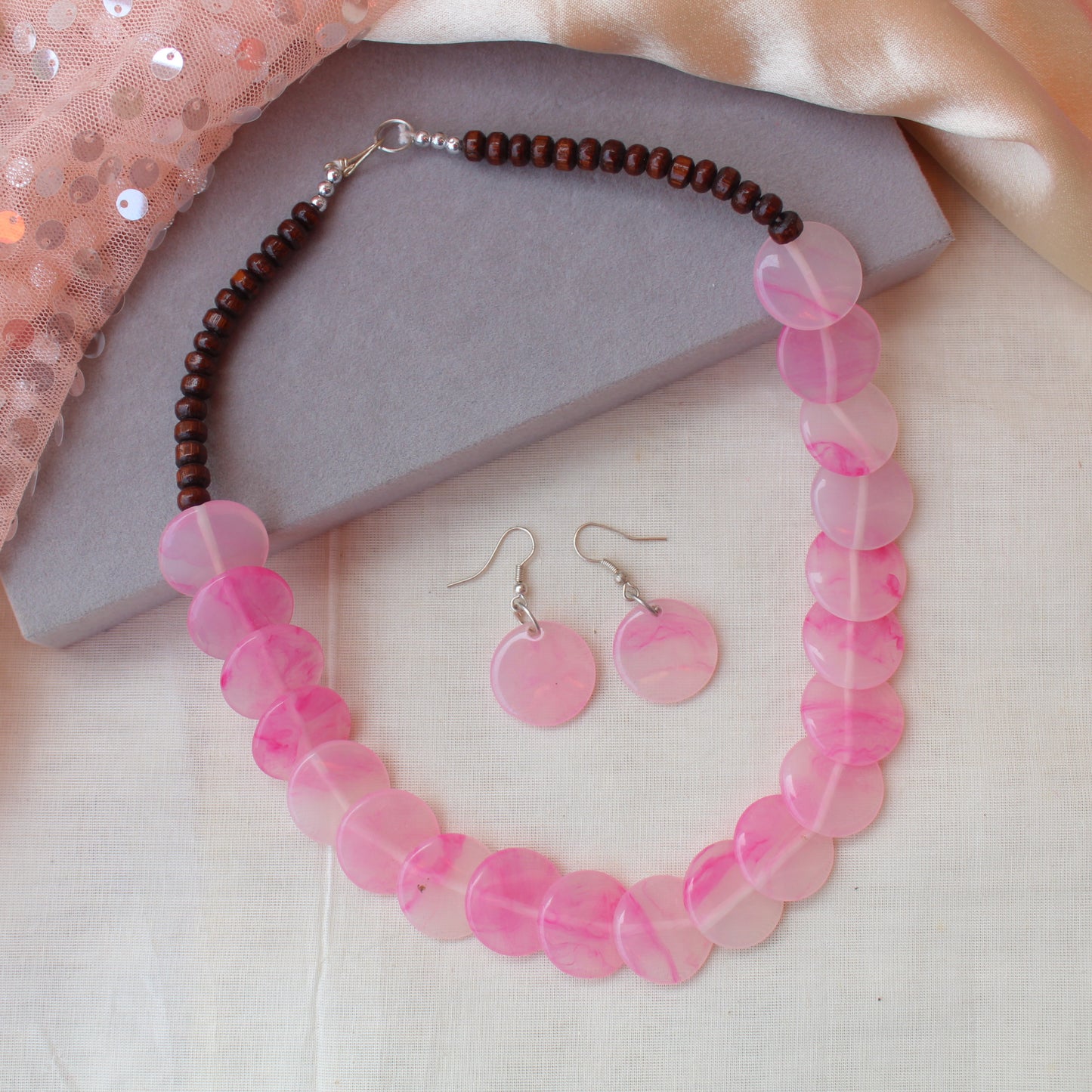 Pink & White Textured Resin Necklace Set