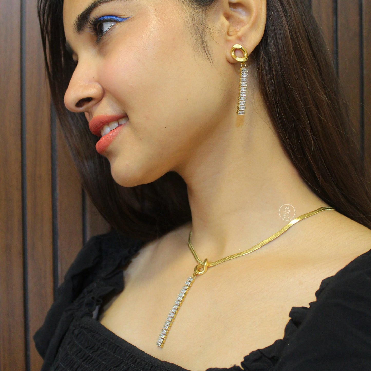 Super Stylish Golden Chains & Earrings Set