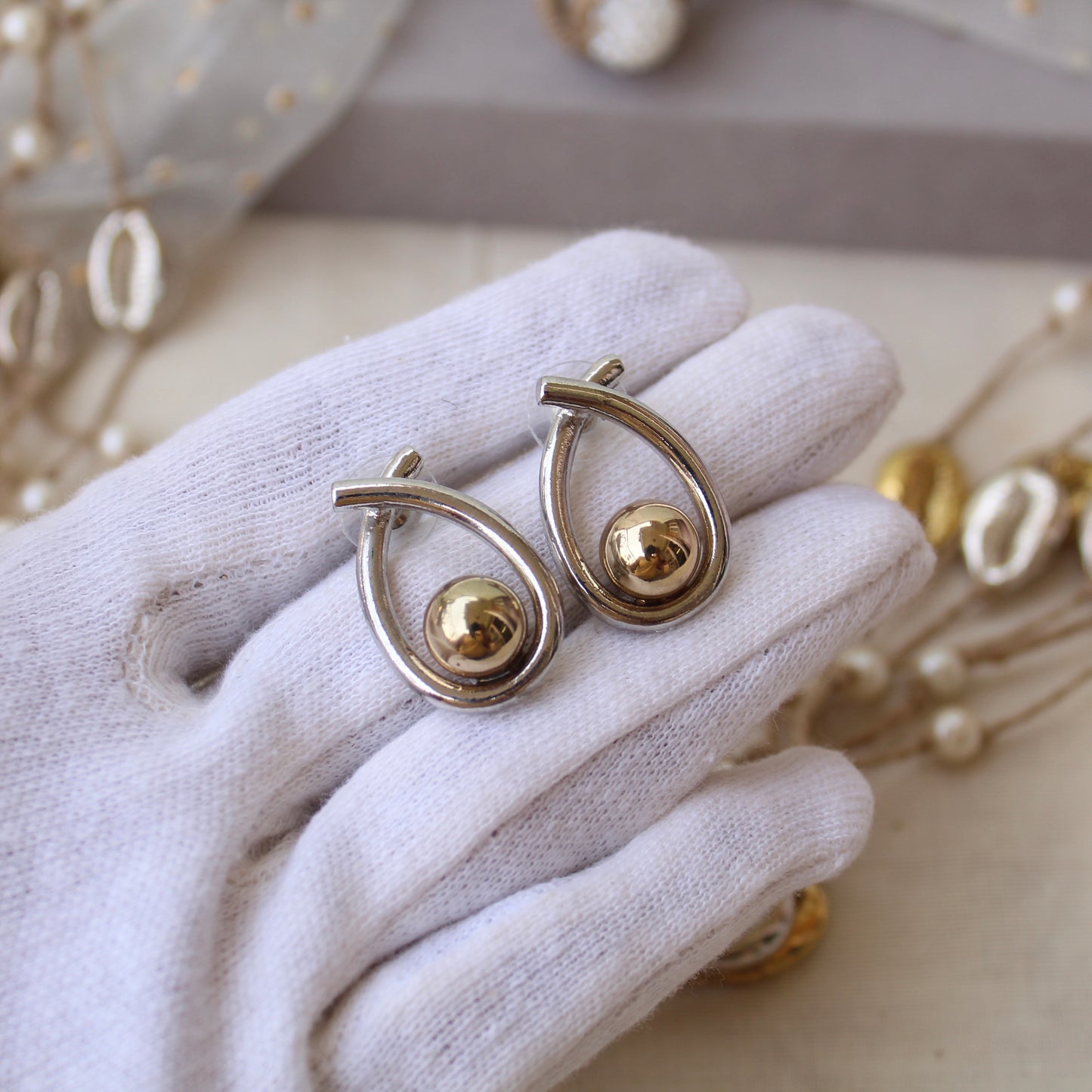 Classic Jute & Brass Shells Necklace Set