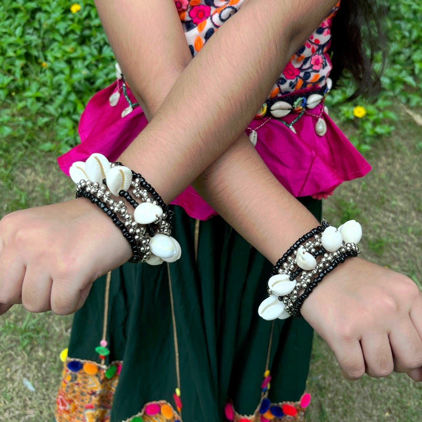Pretty Black Beads & White Shells Spiral Bracelet (Pair)