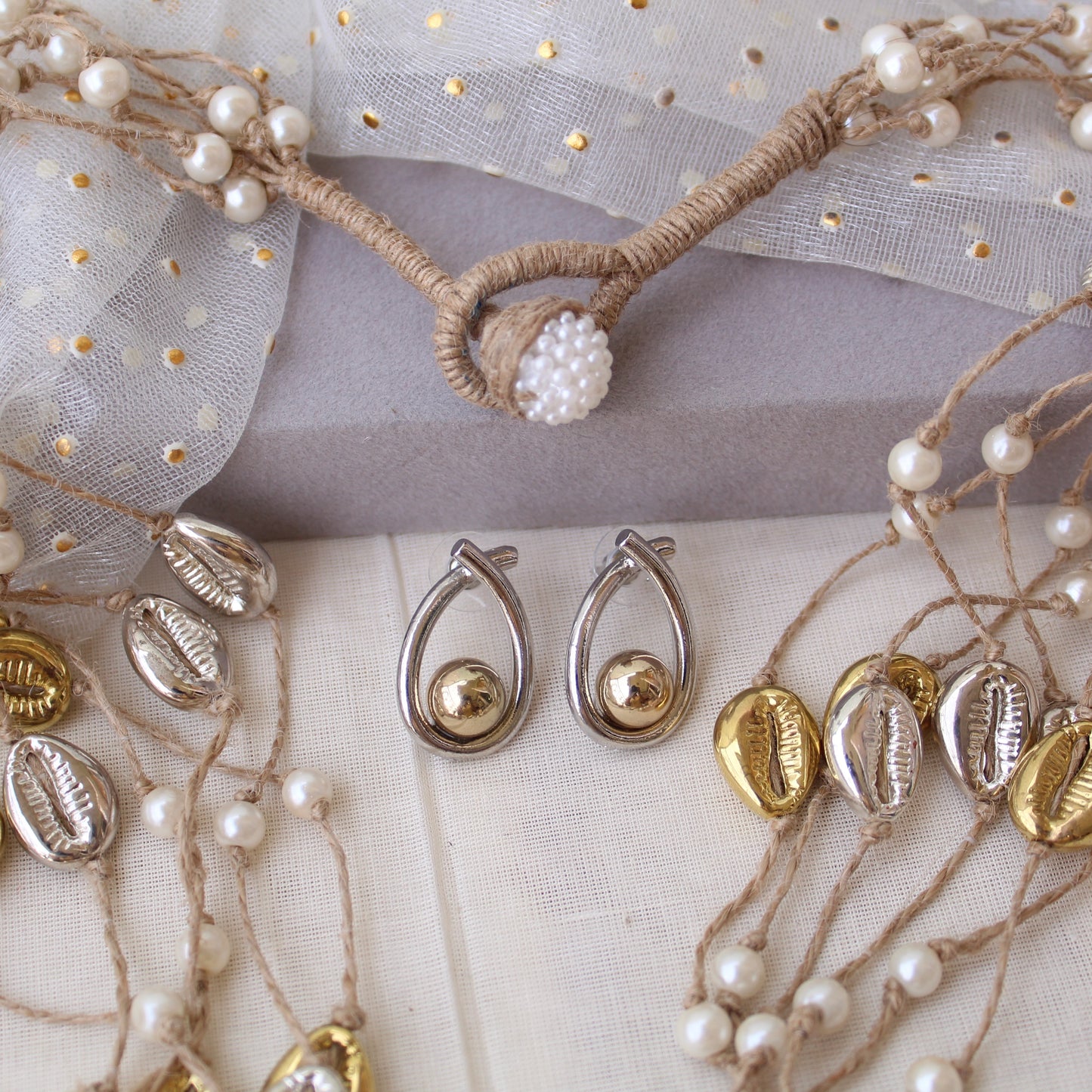 Classic Jute & Brass Shells Necklace Set