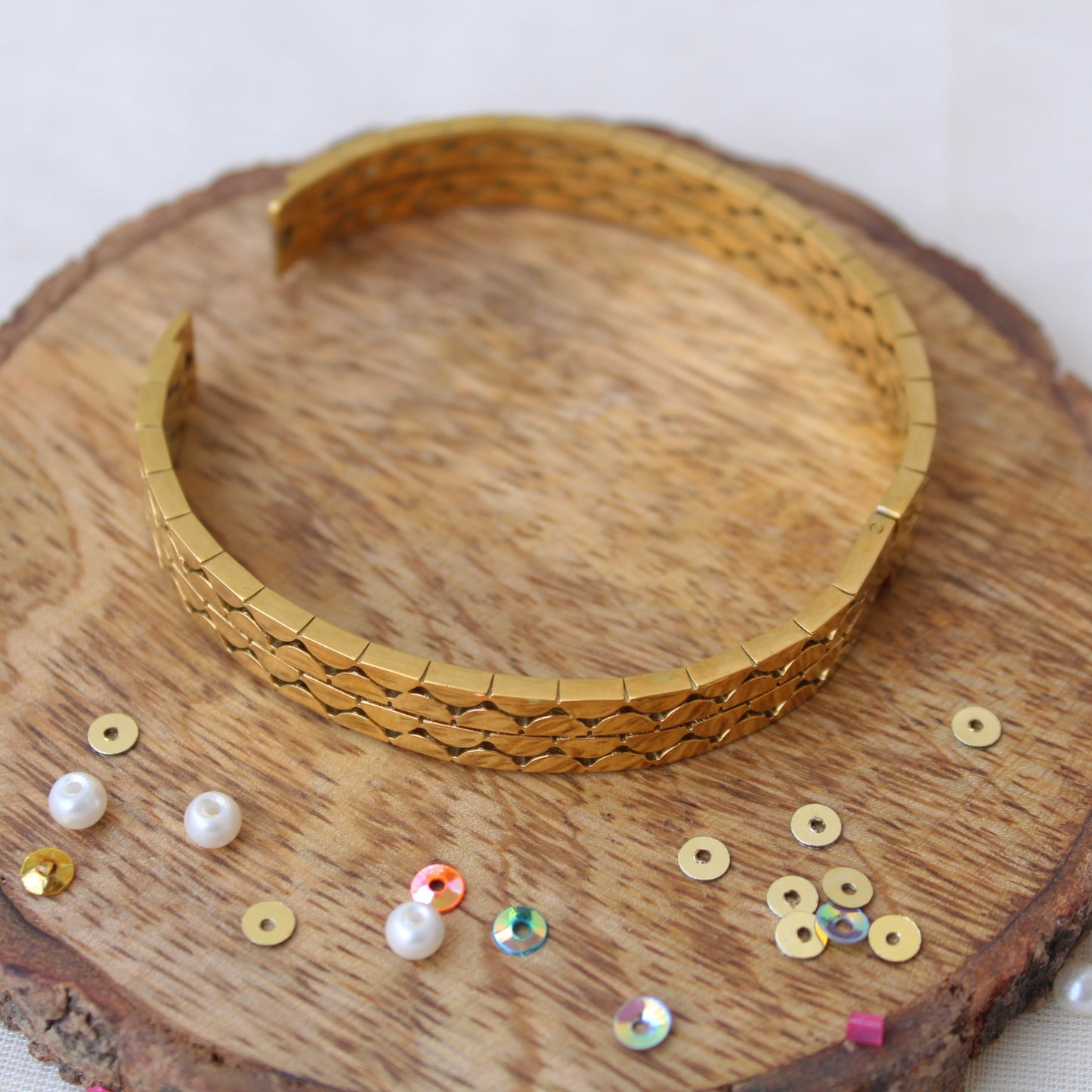 Classy Golden Anti-Tarnish Sleek Bracelet