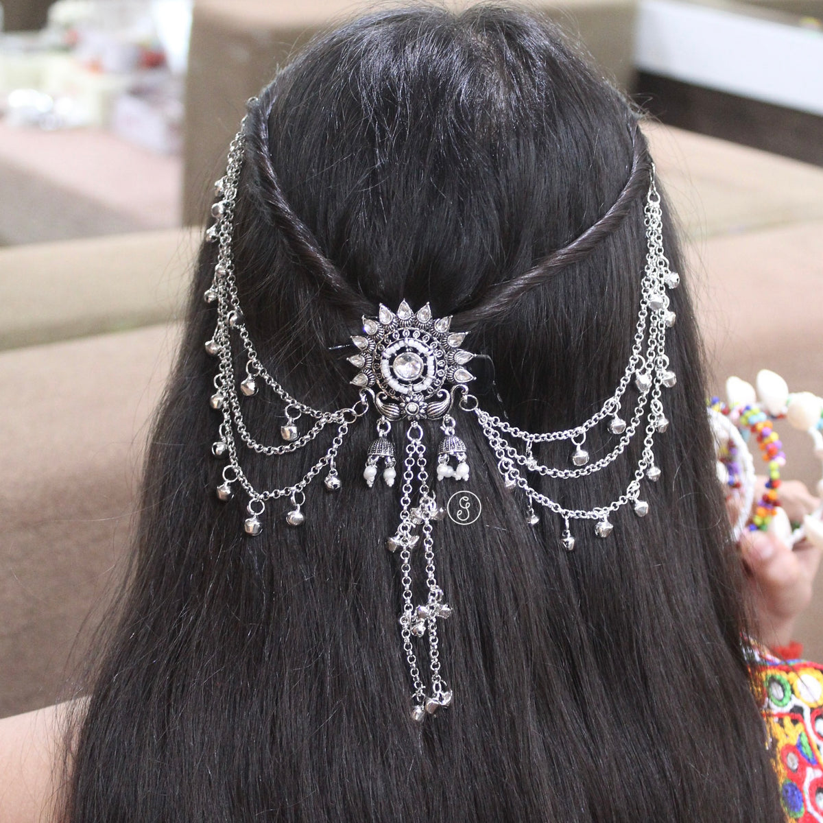 Elegant Silver-Toned Hair Accessory with Chains