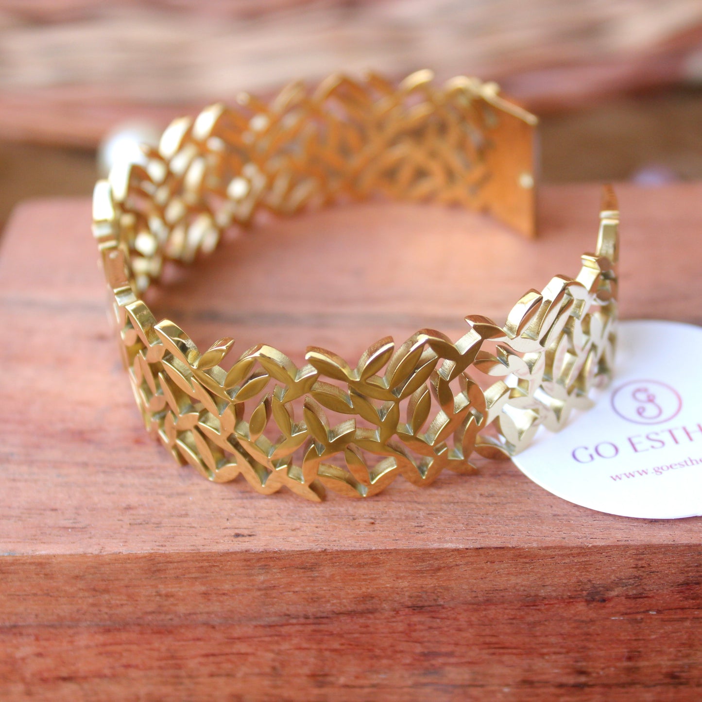 Stunning Leaf Design Anti-Tarnish Broad Bracelet