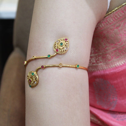 Elegant Golden Adjustable Armlet