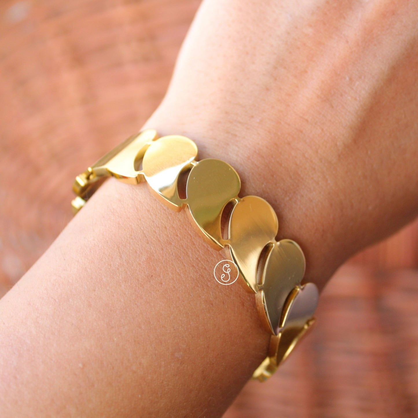 Cashew Design Anti-Tarnish Golden Bracelet