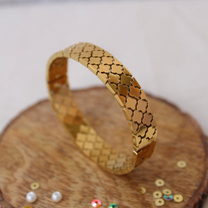 Stunning Anti-Tarnish Golden Bracelet