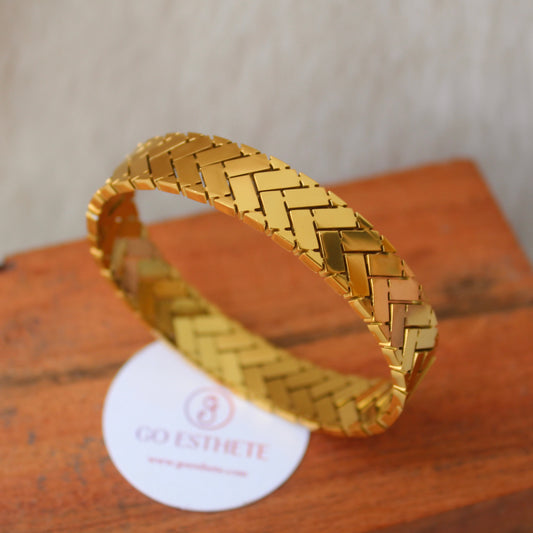 Classy Golden Stainless Steel Anti-Tarnish Bracelet