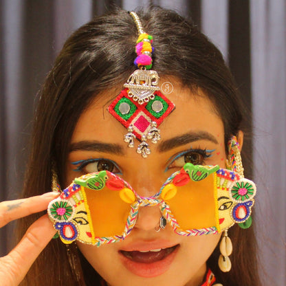 Attractive & Colourful Gamthi Maang Tika