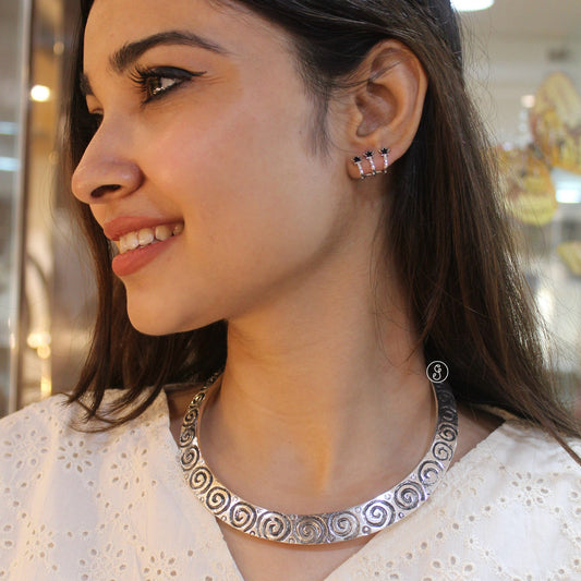 Beautifully Carved Round Hasli Choker