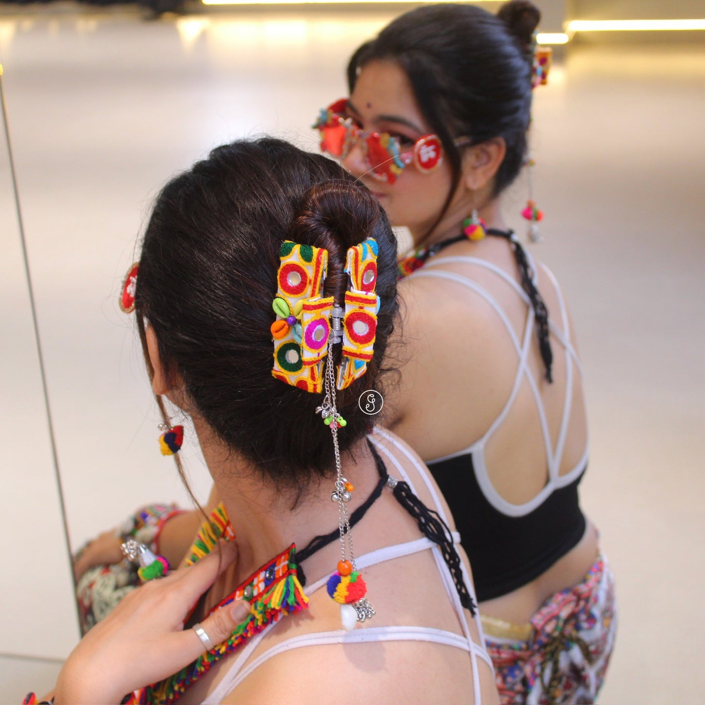 Colourful Gamthi Style Hair-Clutcher
