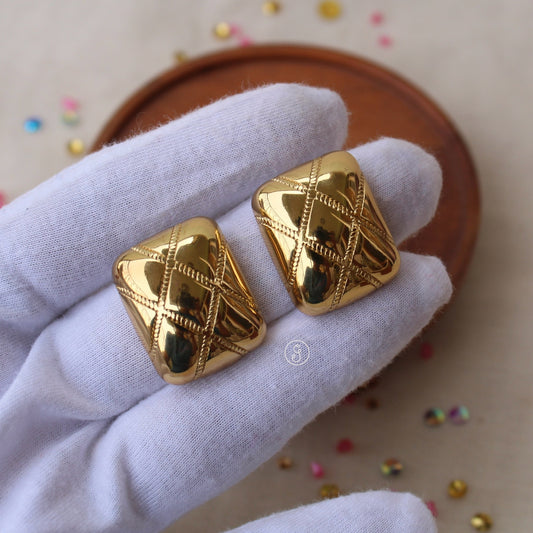 Classy Golden Anti-tarnish Studs Earrings