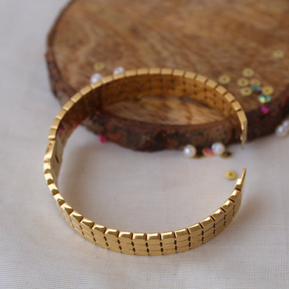 Classic Anti-Tarnish Golden Bracelet