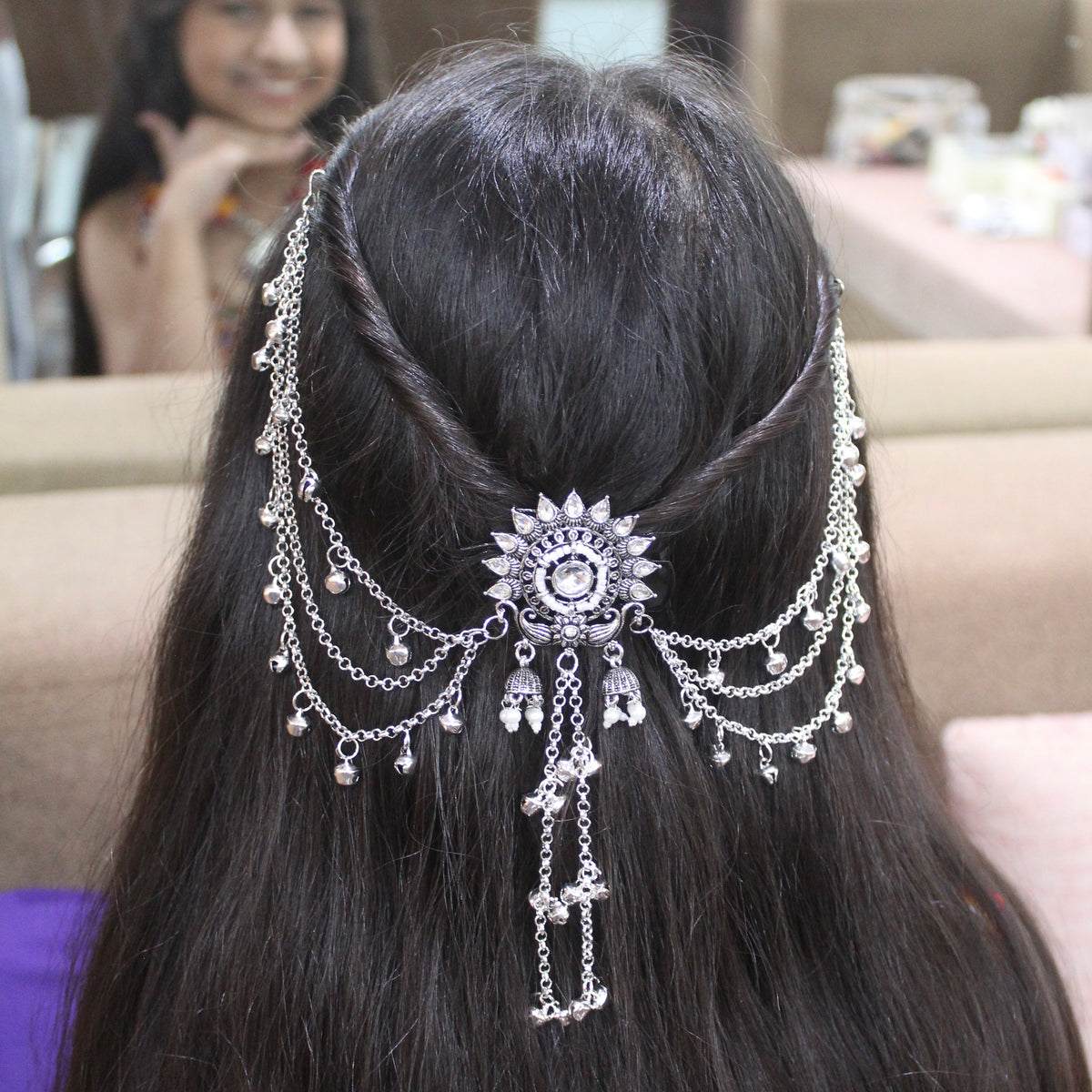 Elegant Silver-Toned Hair Accessory with Chains