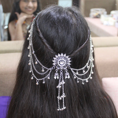 Elegant Silver-Toned Hair Accessory with Chains