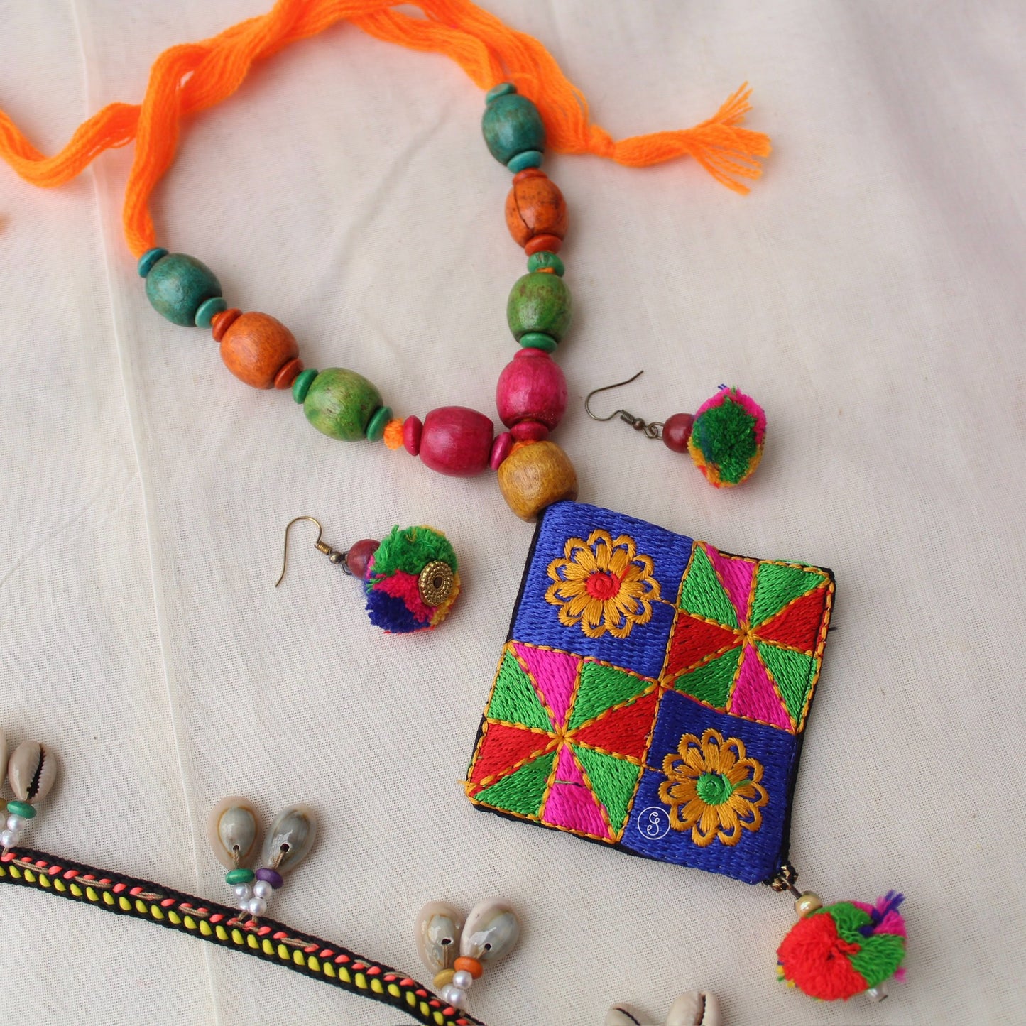 Pretty Handcrafted Multicolour Necklace Set