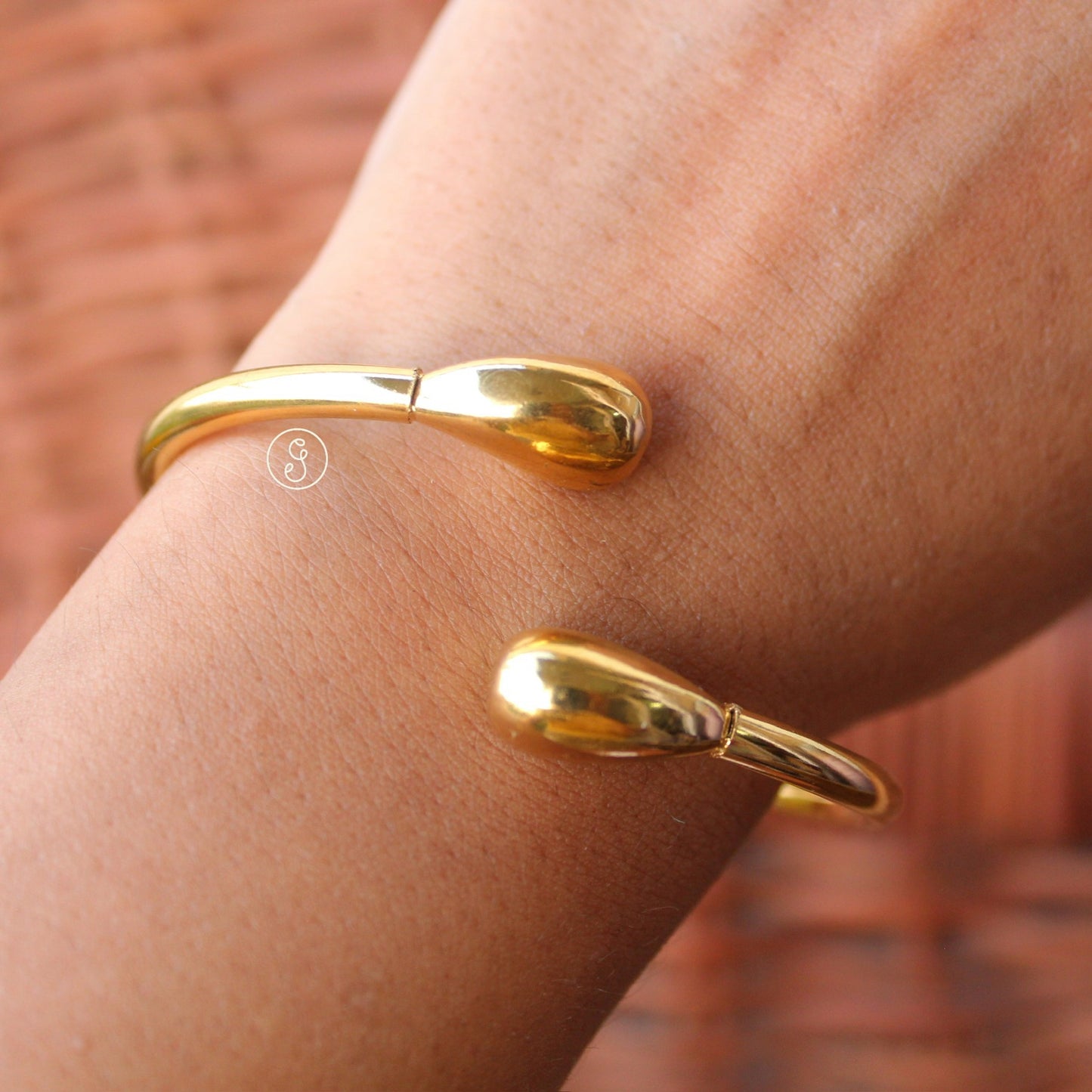 Golden Anti-Tarnish Drop Design Bracelet