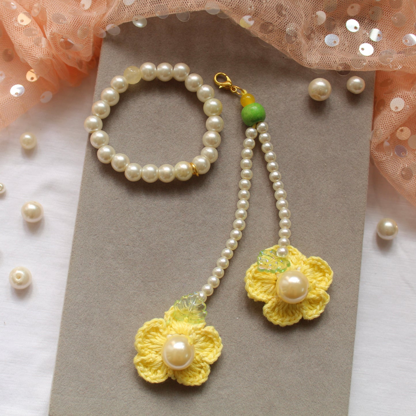 Stretchable Pearl Bracelet with Crochet Flower Detachable Charm