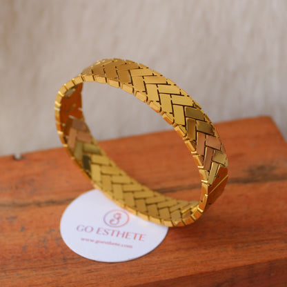 Classy Golden Stainless Steel Anti-Tarnish Bracelet