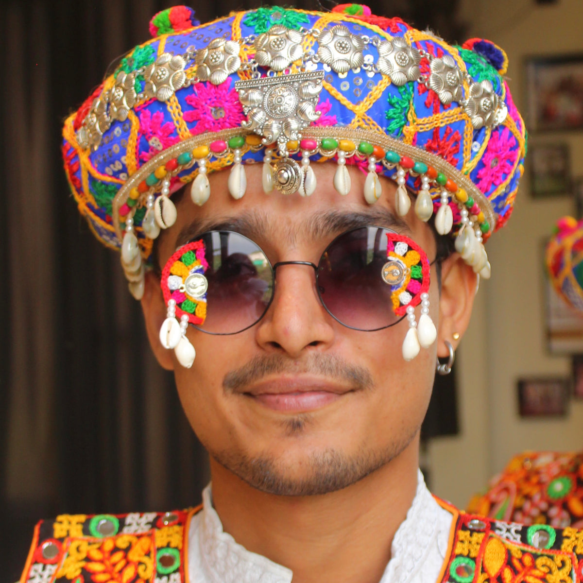 Black Round Gamthi Festive Unisex Sunglasses