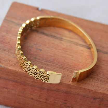 Fabulous Golden Stainless Steel Anti-Tarnish Bracelet