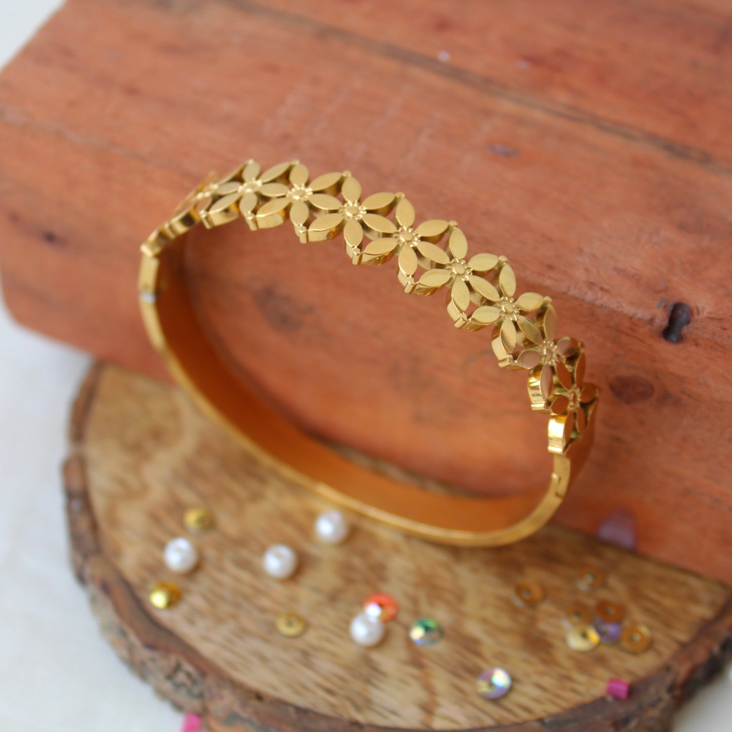 Beautiful Flower Design Anti-Tarnish Golden Bracelet