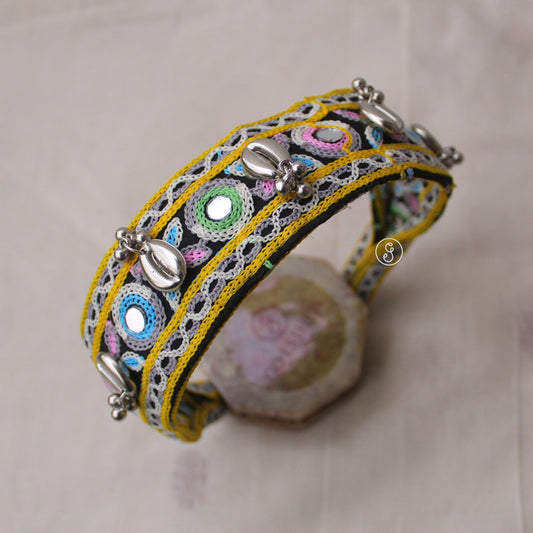 Beautiful Broad Gamthi Style Hair-band