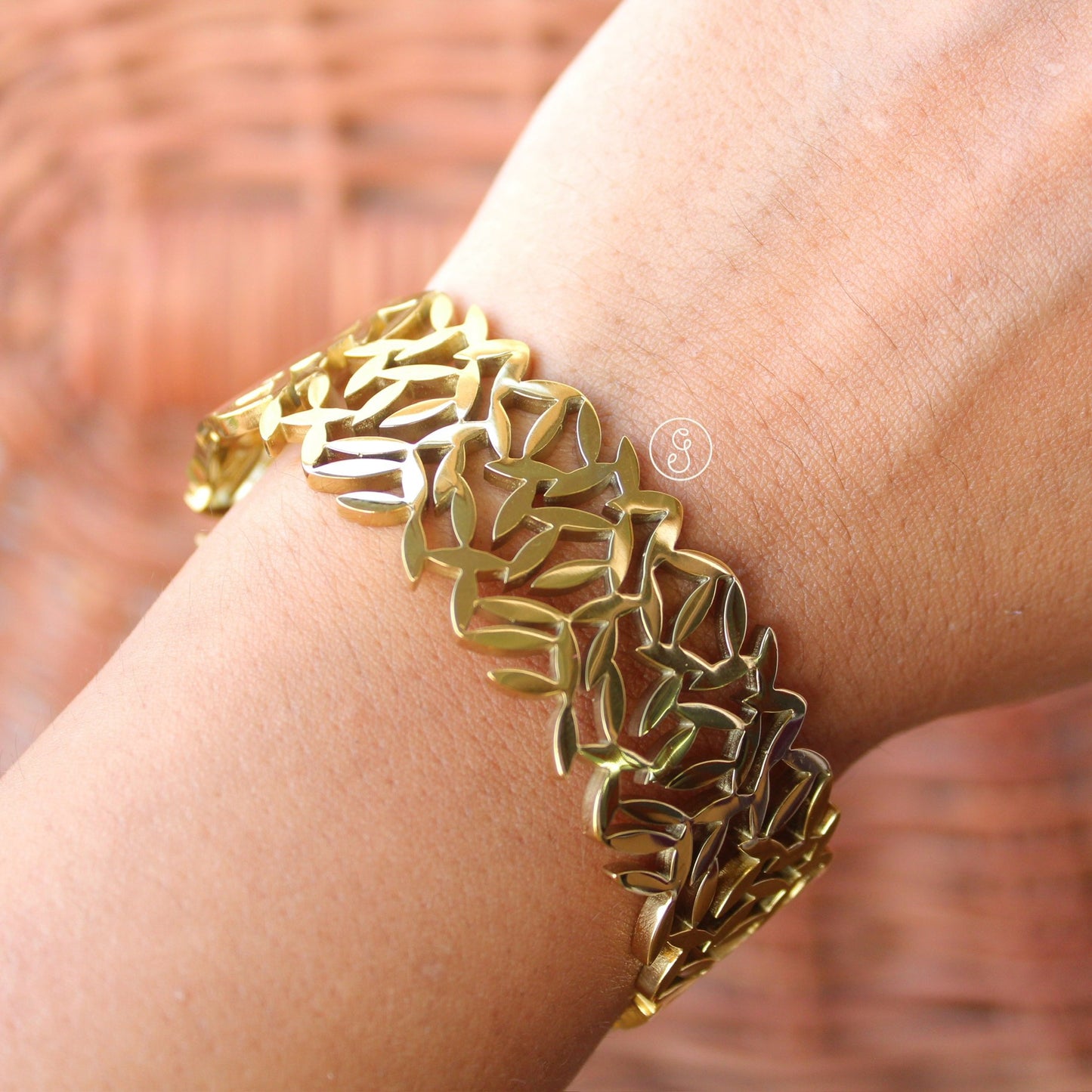 Stunning Leaf Design Anti-Tarnish Broad Bracelet