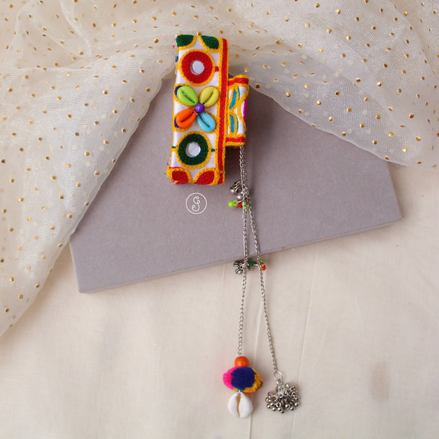 Colourful Gamthi Style Hair-Clutcher