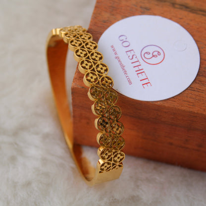 Fabulous Golden Stainless Steel Anti-Tarnish Bracelet