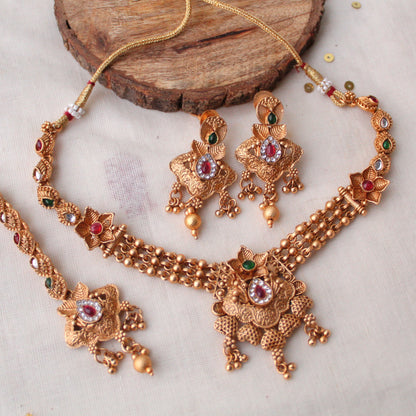 Antique Golden Necklace Set With Tika