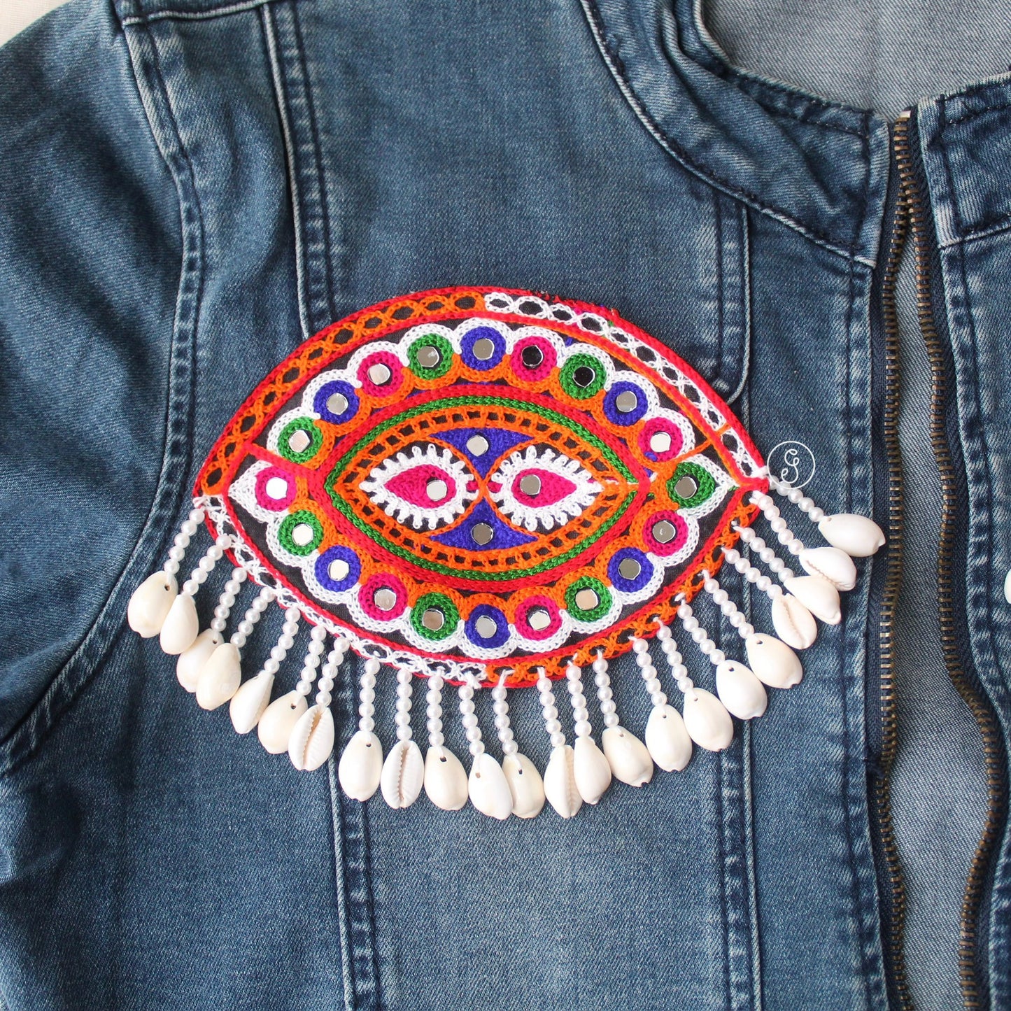 Colourful Gamthi Patch With Shells Work