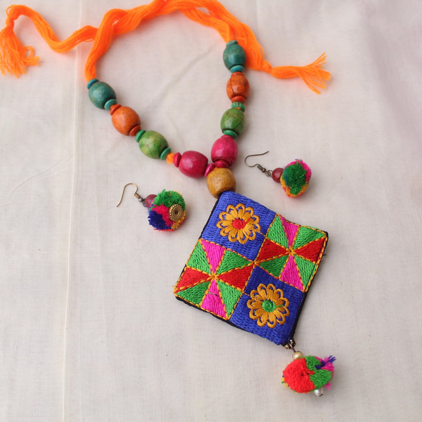 Pretty Handcrafted Multicolour Necklace Set