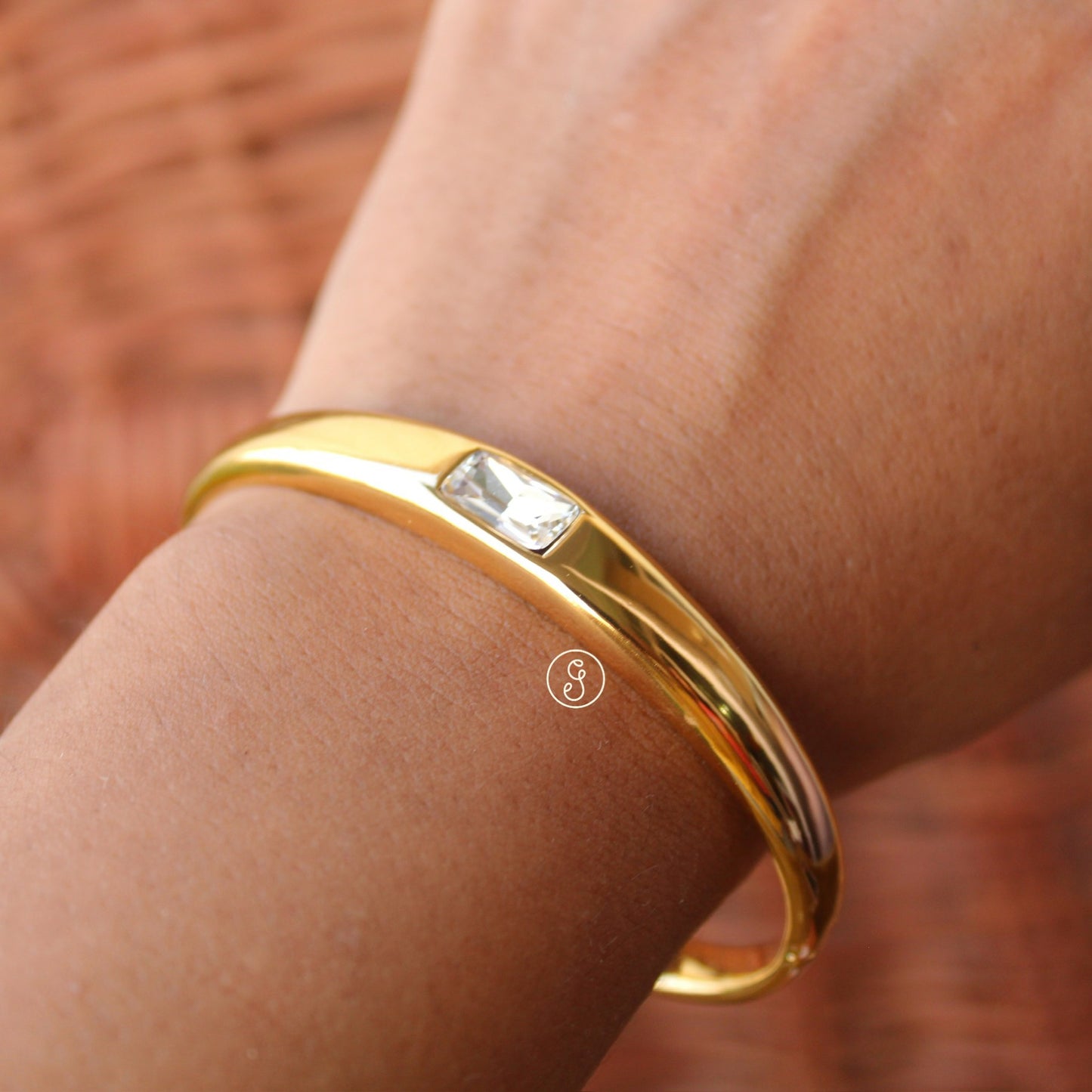 Classic & Elegant Anti-Tarnish Golden Bracelet